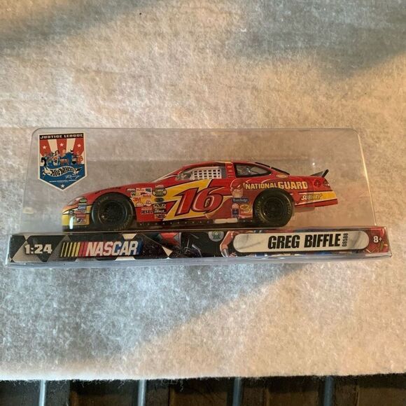 Hot Wheels #16 Greg Biffle 2004 Justice League The Flash 1:24 NASCAR Car *NEW* - Picture 1 of 6